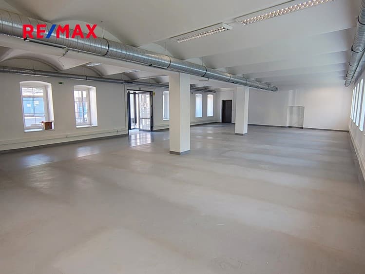 Pronájem obchodního prostoru 239 m²
