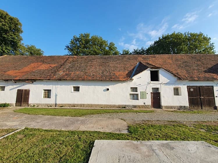 Pronájem skladového prostoru 185 m²
