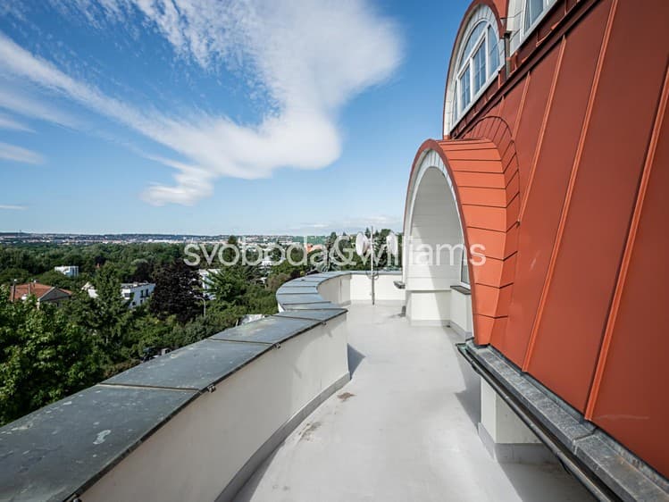 Pronájem kanceláře 371 m²