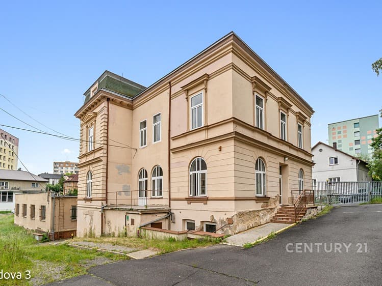 Pronájem kanceláře 635 m²