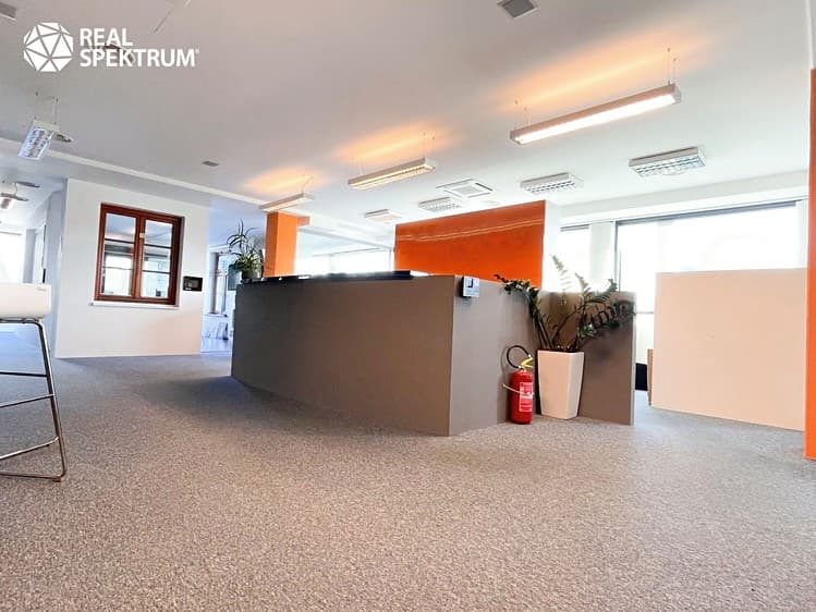 Pronájem kanceláře 427 m²