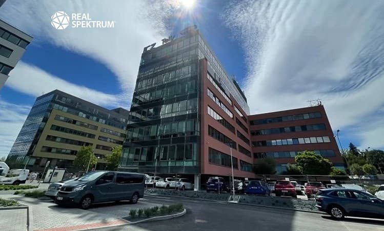 Pronájem kanceláře 374 m²