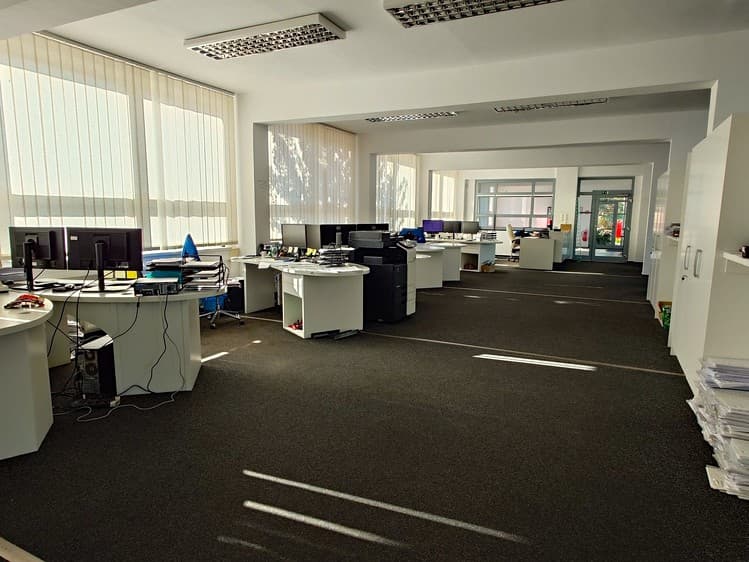 Pronájem kanceláře 492 m²