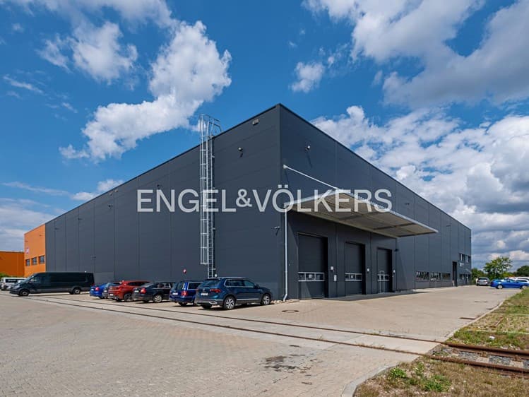 Pronájem skladového prostoru 4 300 m²