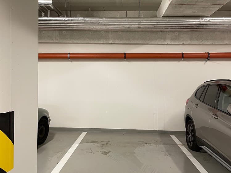 Pronájem garážového stání 15 m²