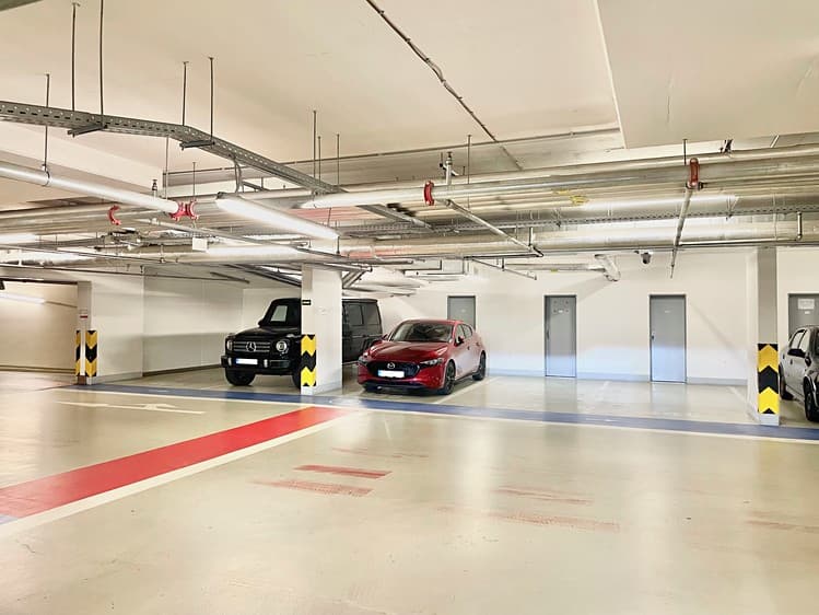 Pronájem garážového stání 13 m²