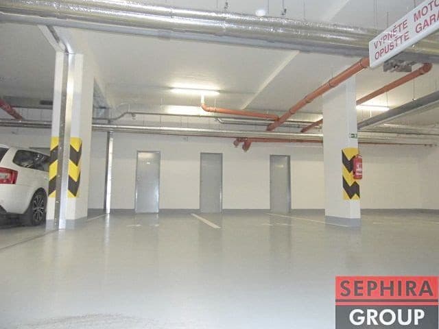 Pronájem garážového stání 12 m²