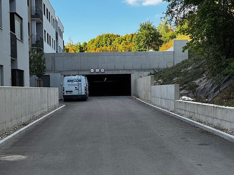 Pronájem garážového stání 13 m²