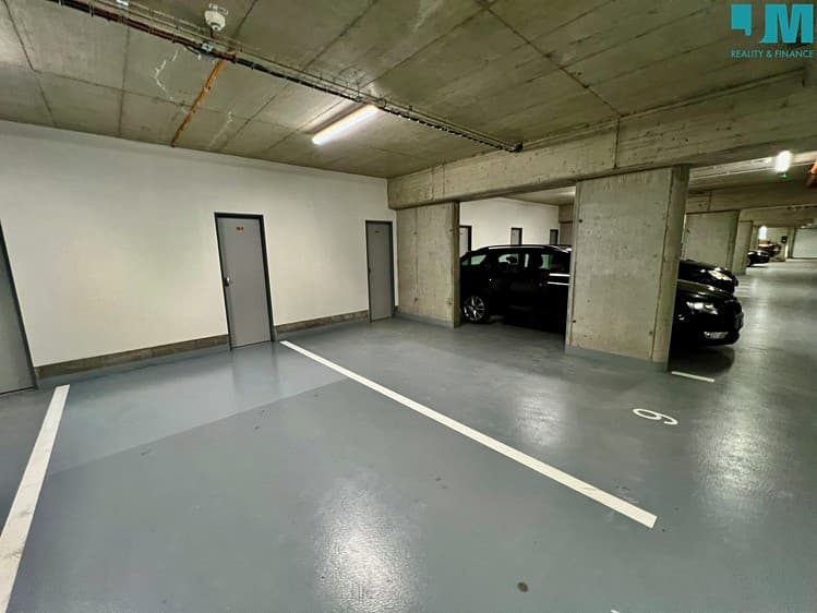 Pronájem garážového stání 20 m²