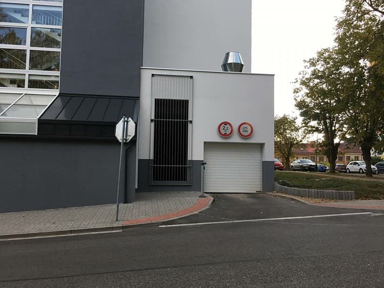 Pronájem garáže 14 m²