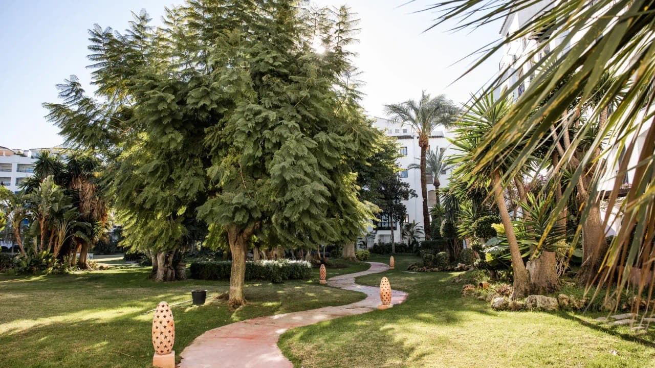 Luminoso apartamento de 3 dormitorios ubicado en un complejo cerrado y exclusivo en el corazón de Puerto Banús, a solo u