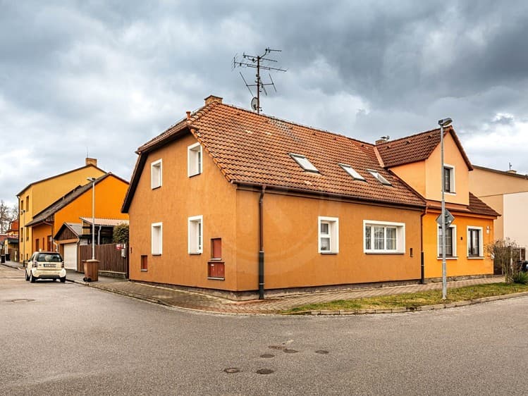 Prodej rodinného domu 160 m², pozemek 261 m²