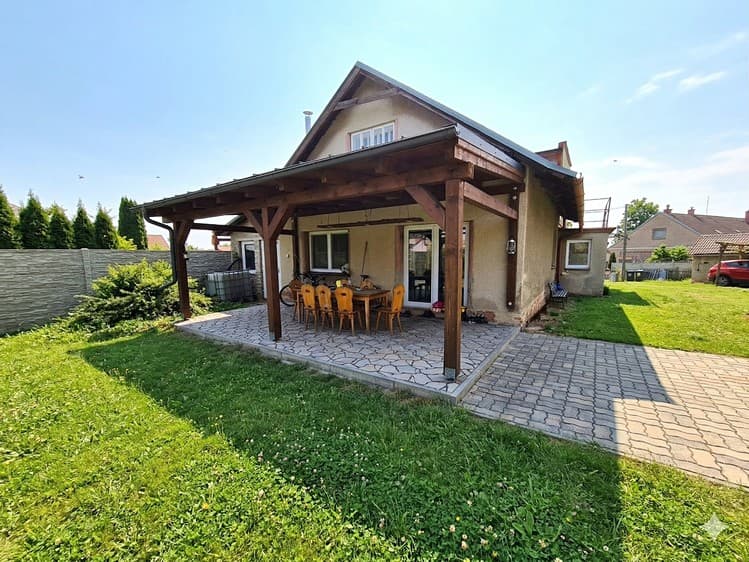 Prodej rodinného domu 150 m², pozemek 2 103 m²