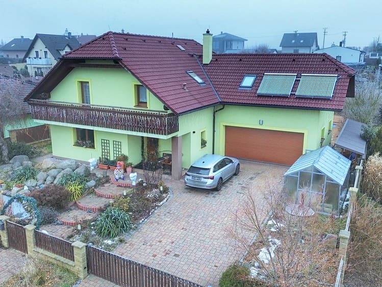 Prodej rodinného domu 184 m², pozemek 756 m²
