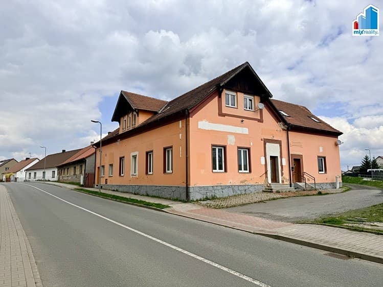Prodej rodinného domu 397 m², pozemek 842 m²