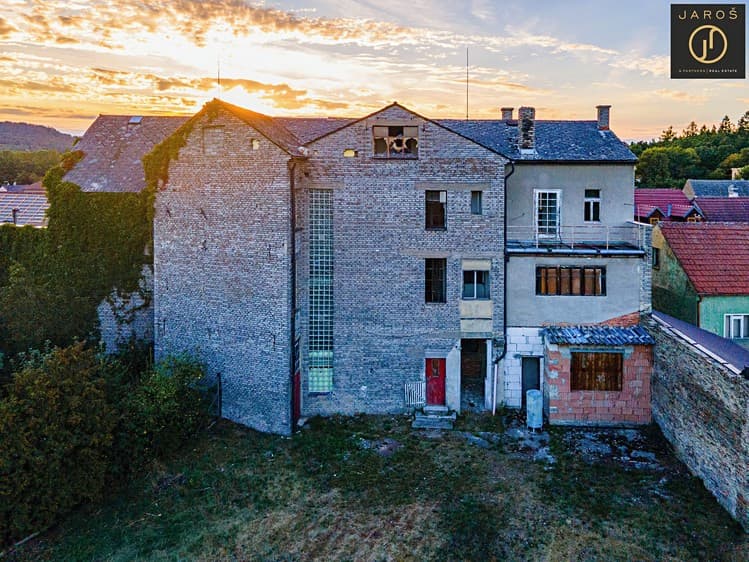 Prodej rodinného domu 400 m², pozemek 1 226 m²