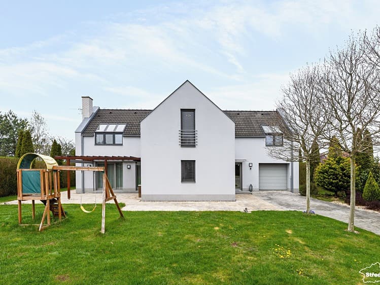 Prodej vily 230 m², pozemek 1 486 m²