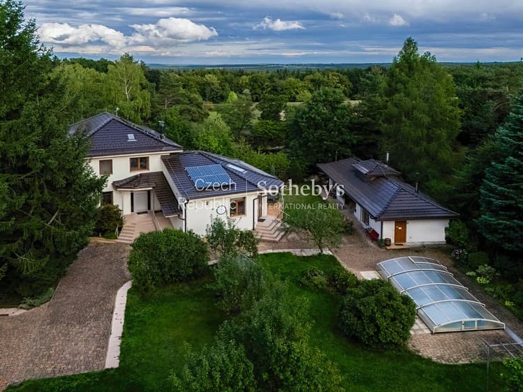 Prodej rodinného domu 281 m², pozemek 7 874 m²