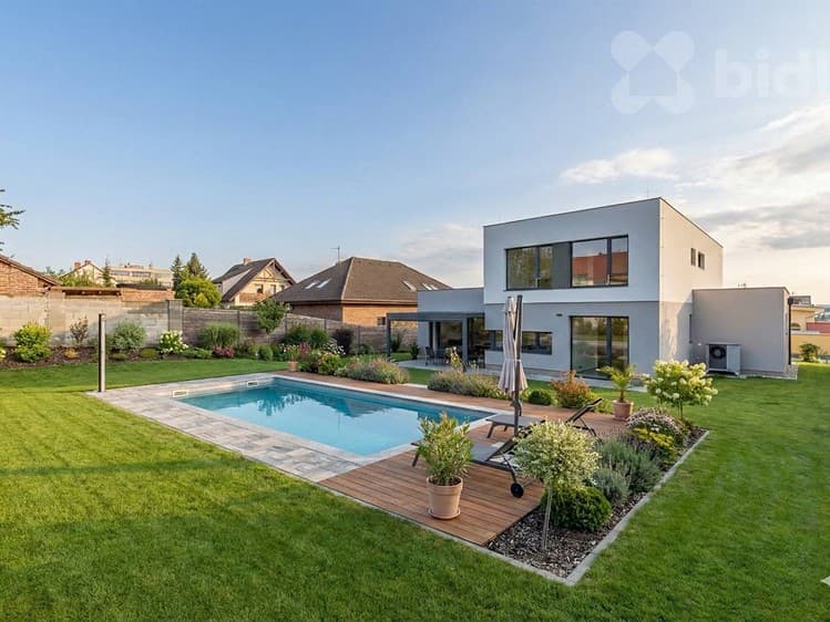 Prodej rodinného domu 203 m², pozemek 936 m²