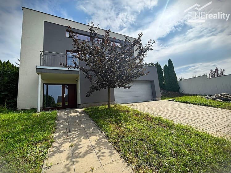 Prodej vily 477 m², pozemek 2 960 m²