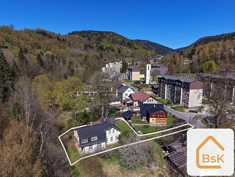 Prodej rodinného domu 230 m², pozemek 773 m²