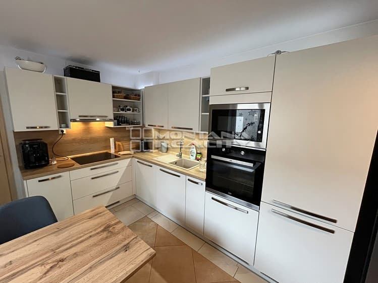 Prodej rodinného domu 234 m², pozemek 559 m²