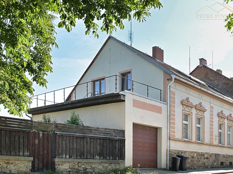 Prodej rodinného domu 254 m², pozemek 1 374 m²