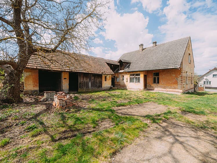 Prodej rodinného domu 93 m², pozemek 3 142 m²