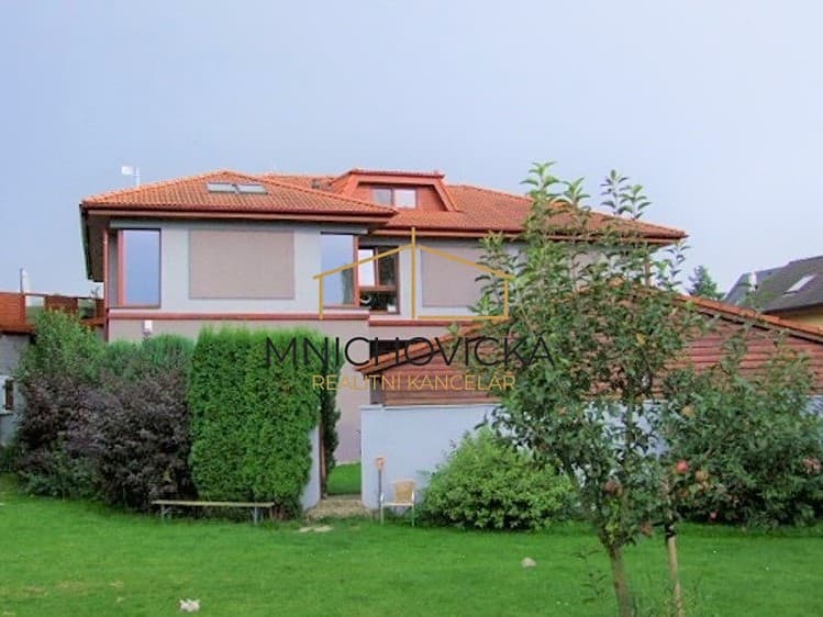 Prodej rodinného domu 521 m², pozemek 792 m²