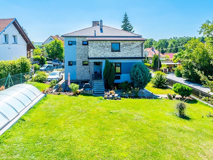 Prodej rodinného domu 254 m², pozemek 760 m²