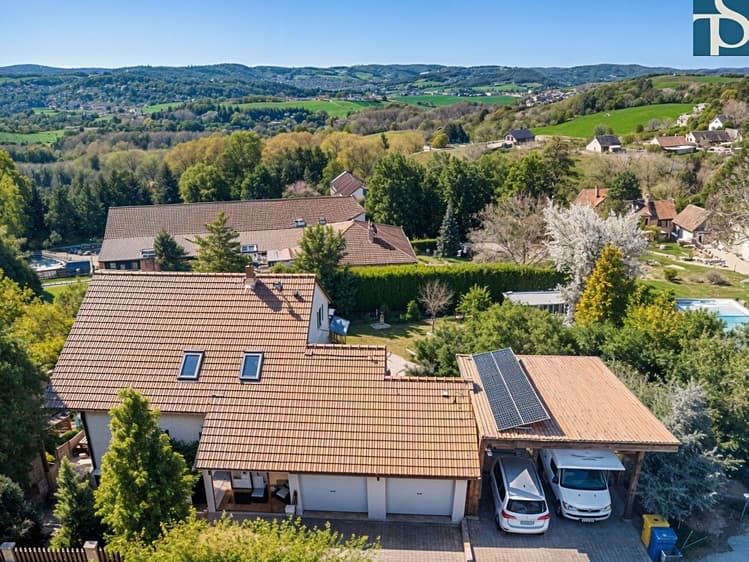 Prodej rodinného domu 276 m², pozemek 1 255 m²