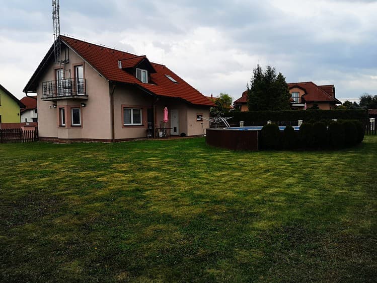 Pronájem rodinného domu 180 m², pozemek 950 m²