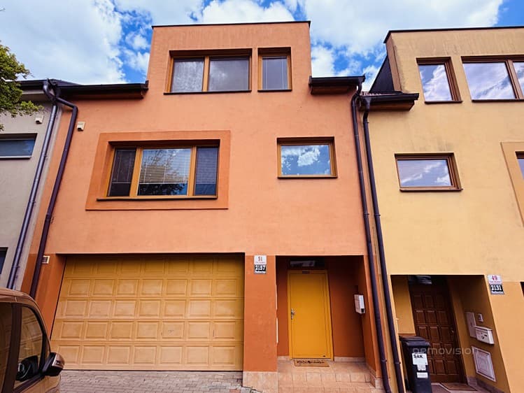 Pronájem rodinného domu 244 m², pozemek 212 m²