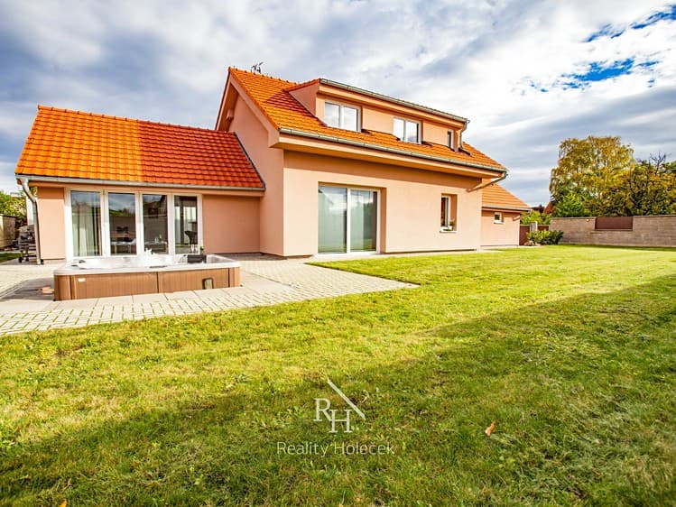 Pronájem rodinného domu 141 m², pozemek 810 m²