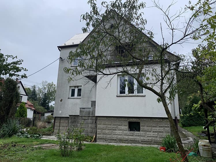 Pronájem rodinného domu 200 m², pozemek 1 842 m²