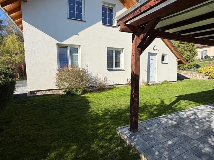 Pronájem rodinného domu 130 m², pozemek 1 783 m²