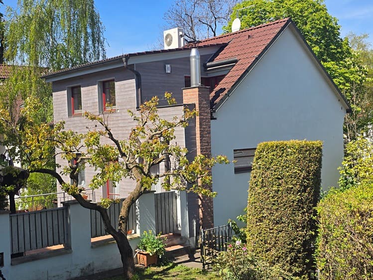 Pronájem rodinného domu 351 m², pozemek 225 m²