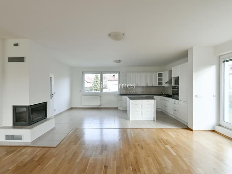 Pronájem vily 285 m², pozemek 1 177 m²
