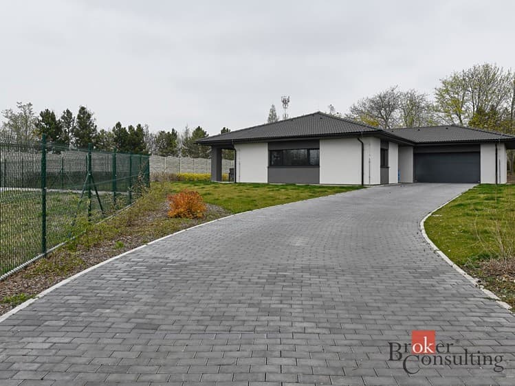 Pronájem rodinného domu 180 m², pozemek 1 270 m²