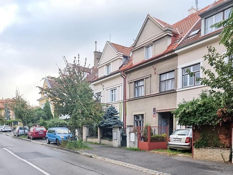 Pronájem rodinného domu 210 m², pozemek 182 m²