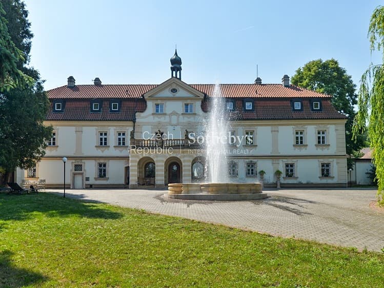 Pronájem vily 600 m², pozemek 10 000 m²