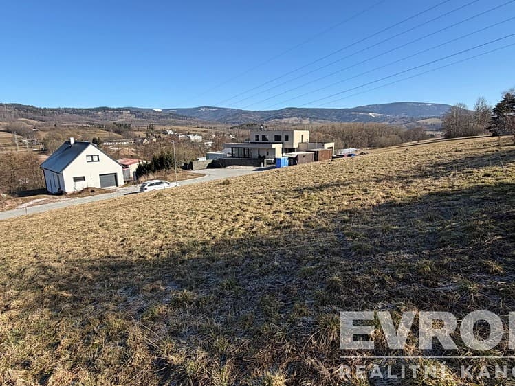 Prodej stavebního pozemku 1 252 m²