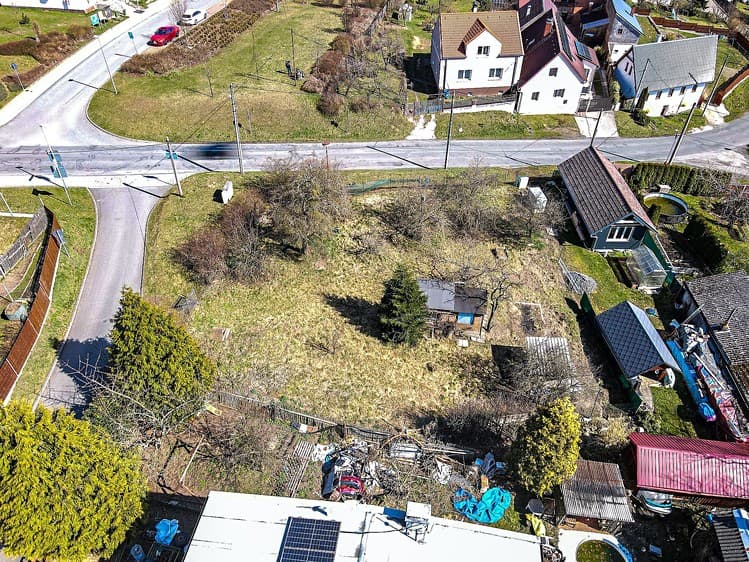 Prodej stavebního pozemku 664 m²