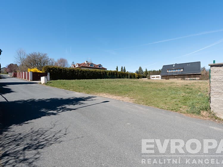Prodej stavebního pozemku 1 384 m²