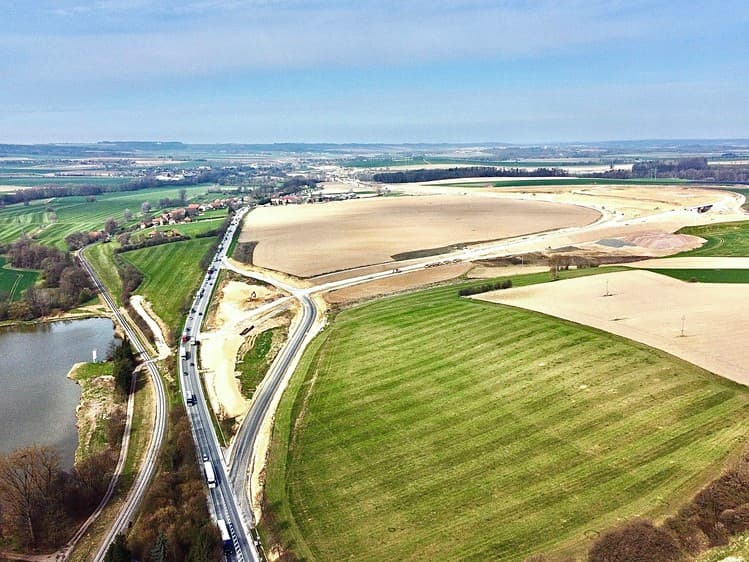 Prodej komerčního pozemku 10 000 m²