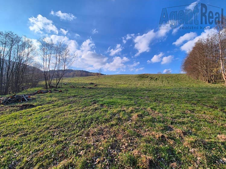 Prodej stavebního pozemku 697 m²