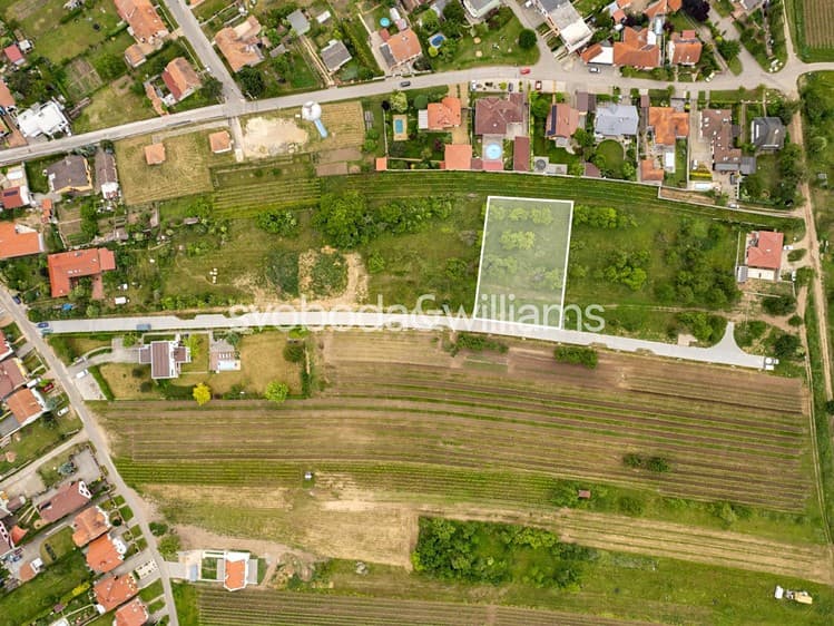 Prodej stavebního pozemku 1 880 m²