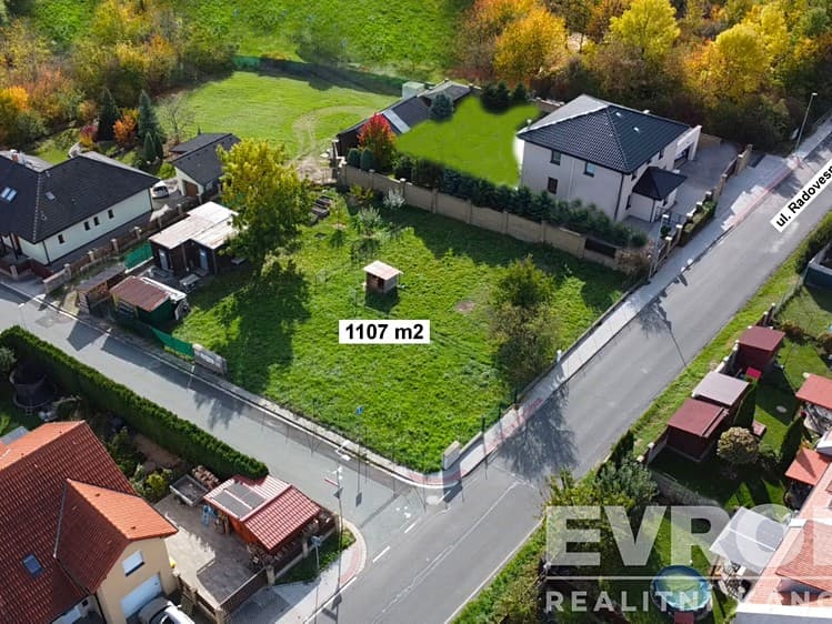 Prodej stavebního pozemku 1 107 m²