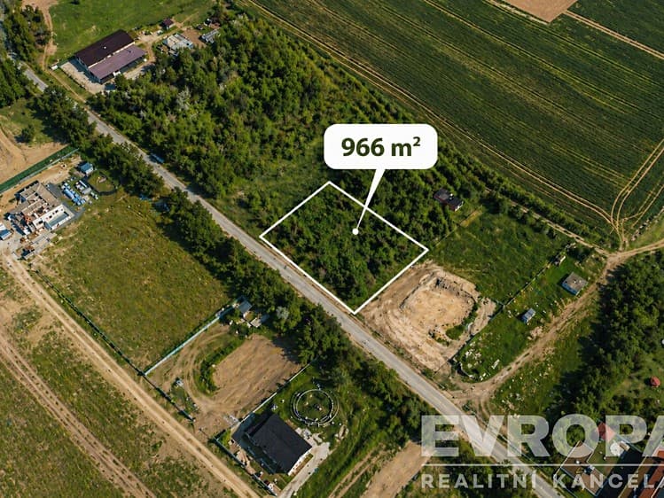 Prodej pozemku 966 m²