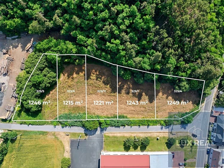Prodej stavebního pozemku 1 215 m²